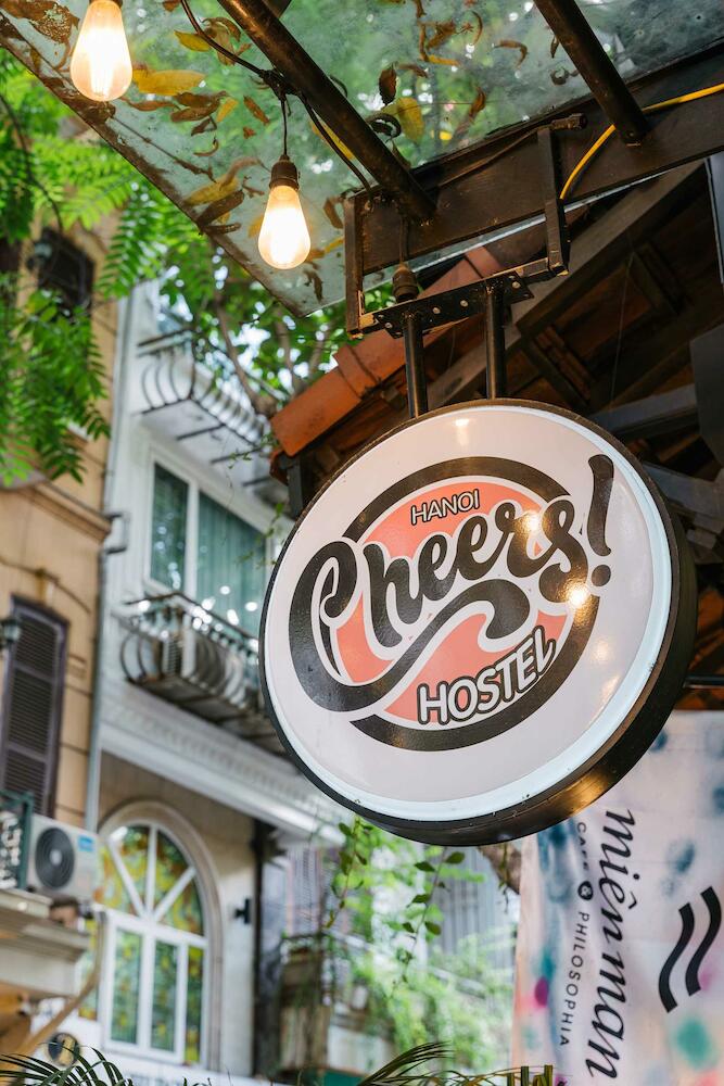Cheers Hostel & Tours