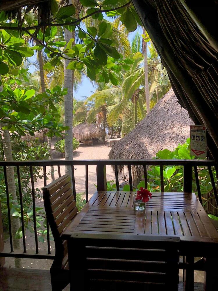 Los Hermanos Beach Hostal