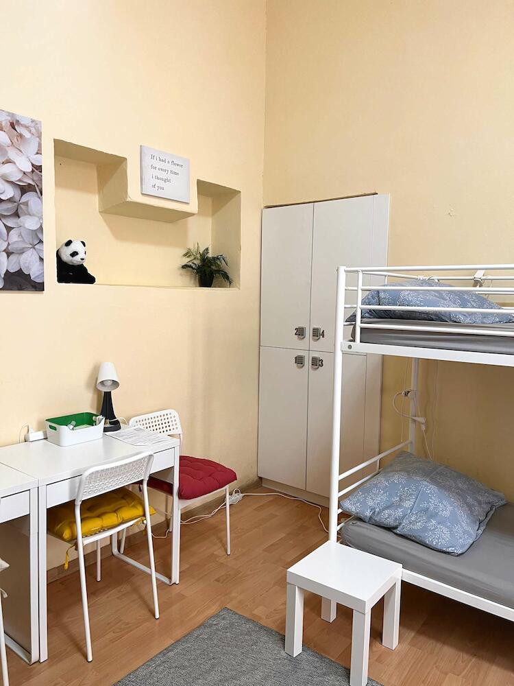 Girls Hostel, Krakow