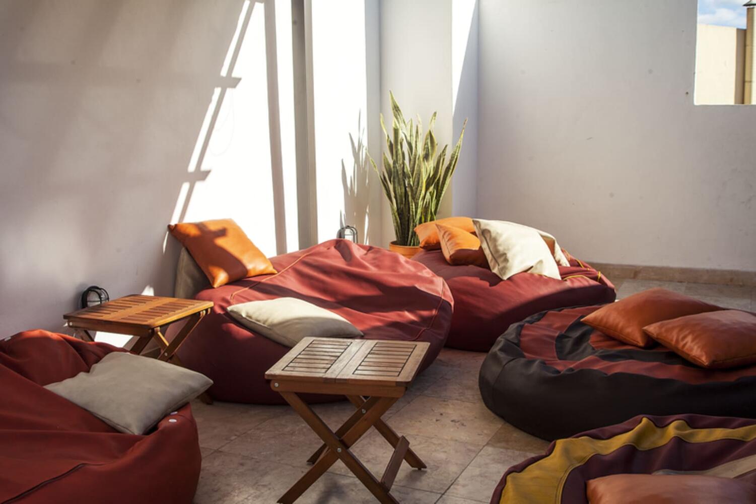 Lisbon Poets Inn, Lisbon