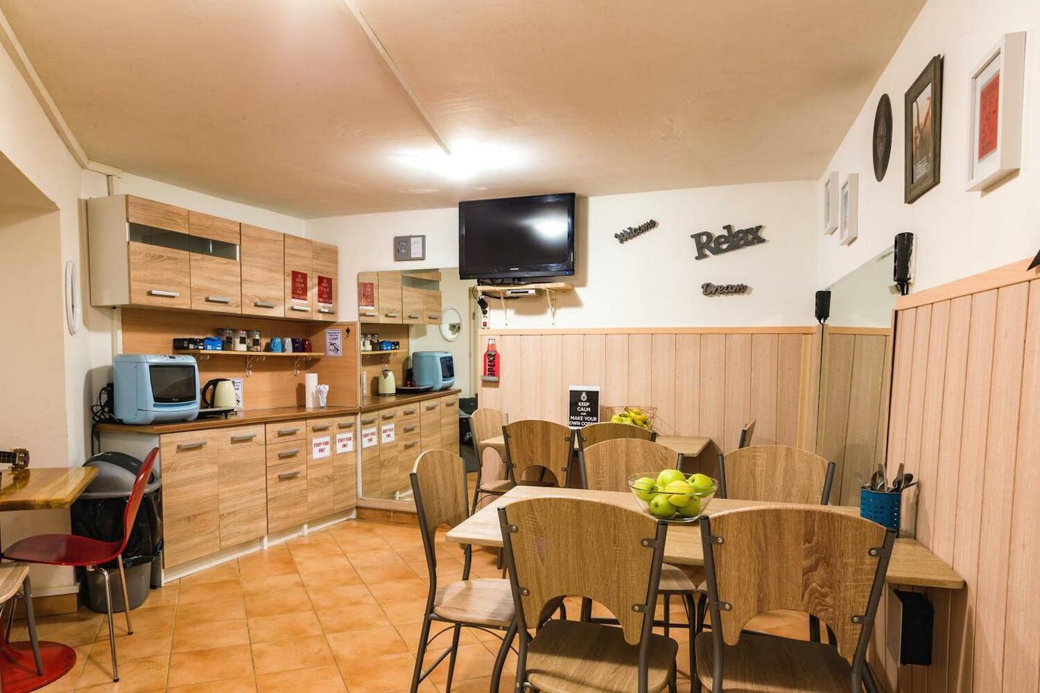 Hostel 24