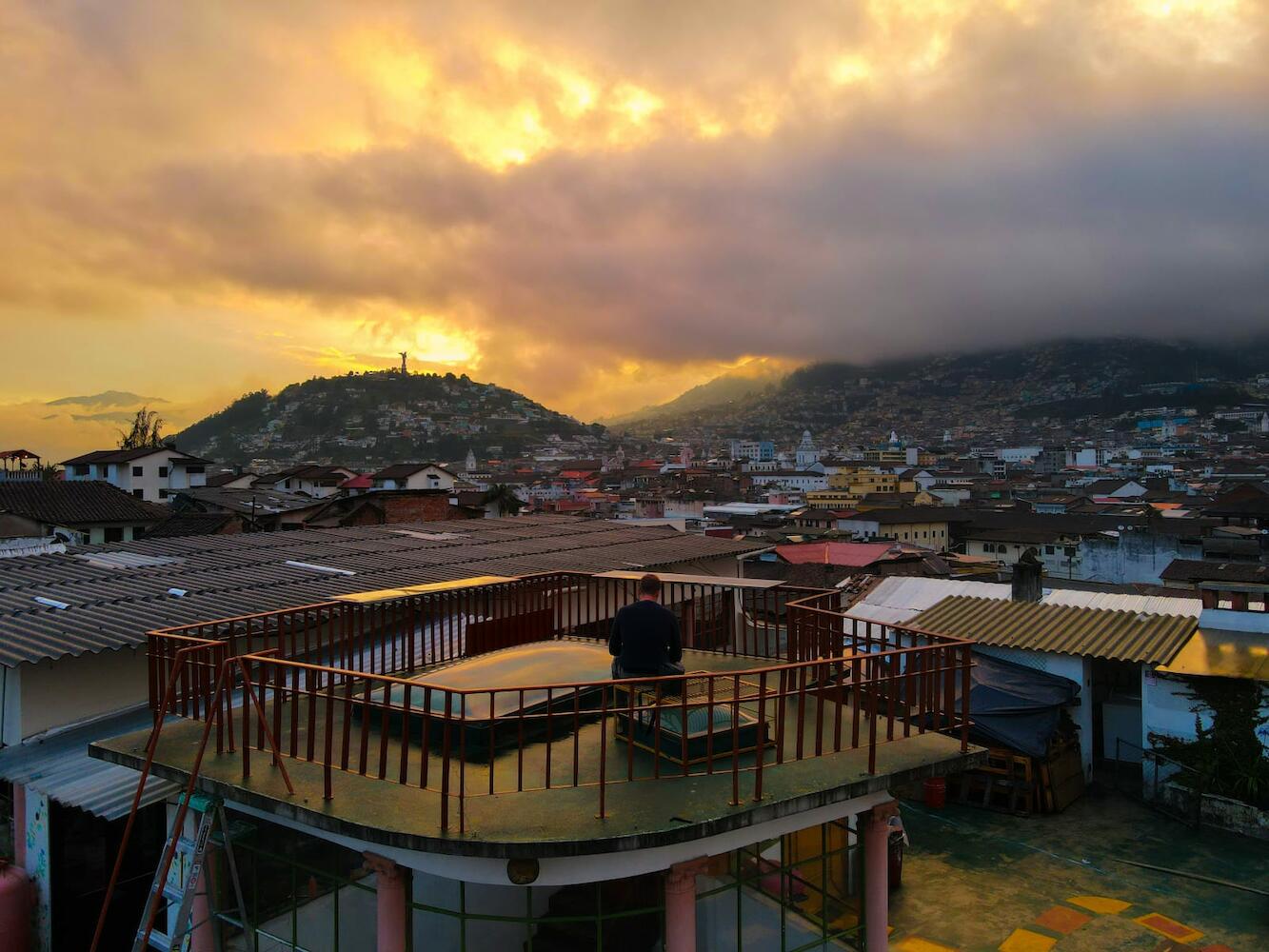 Vibes Aurik, Quito