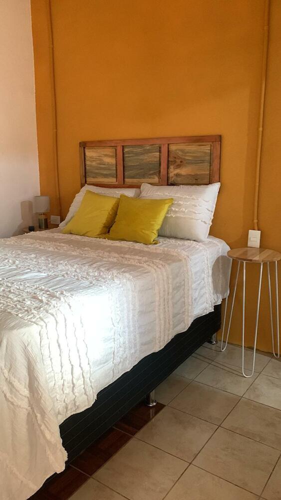 Chirris Hostal, San Juan La Laguna