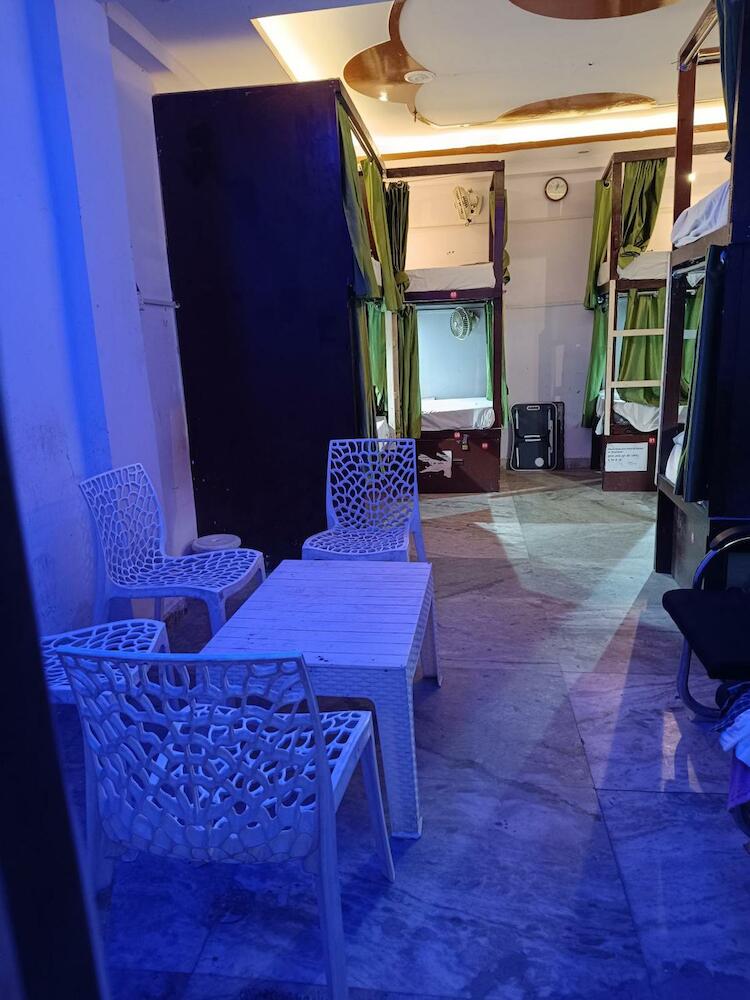Frazyone Hostel, New Delhi