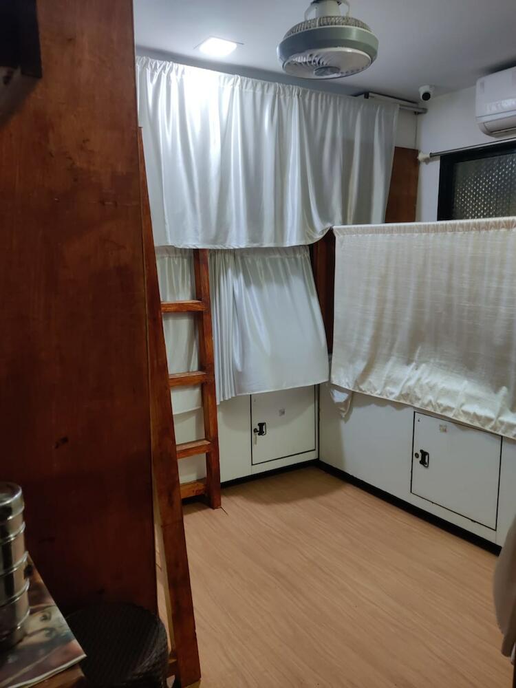 Perfect Dormitory, Mumbai