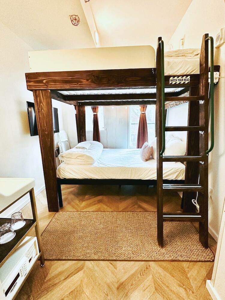 HighRoad Hostel DC