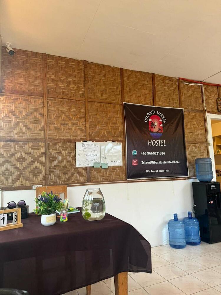 Island Vibes Hostel, Moalboal