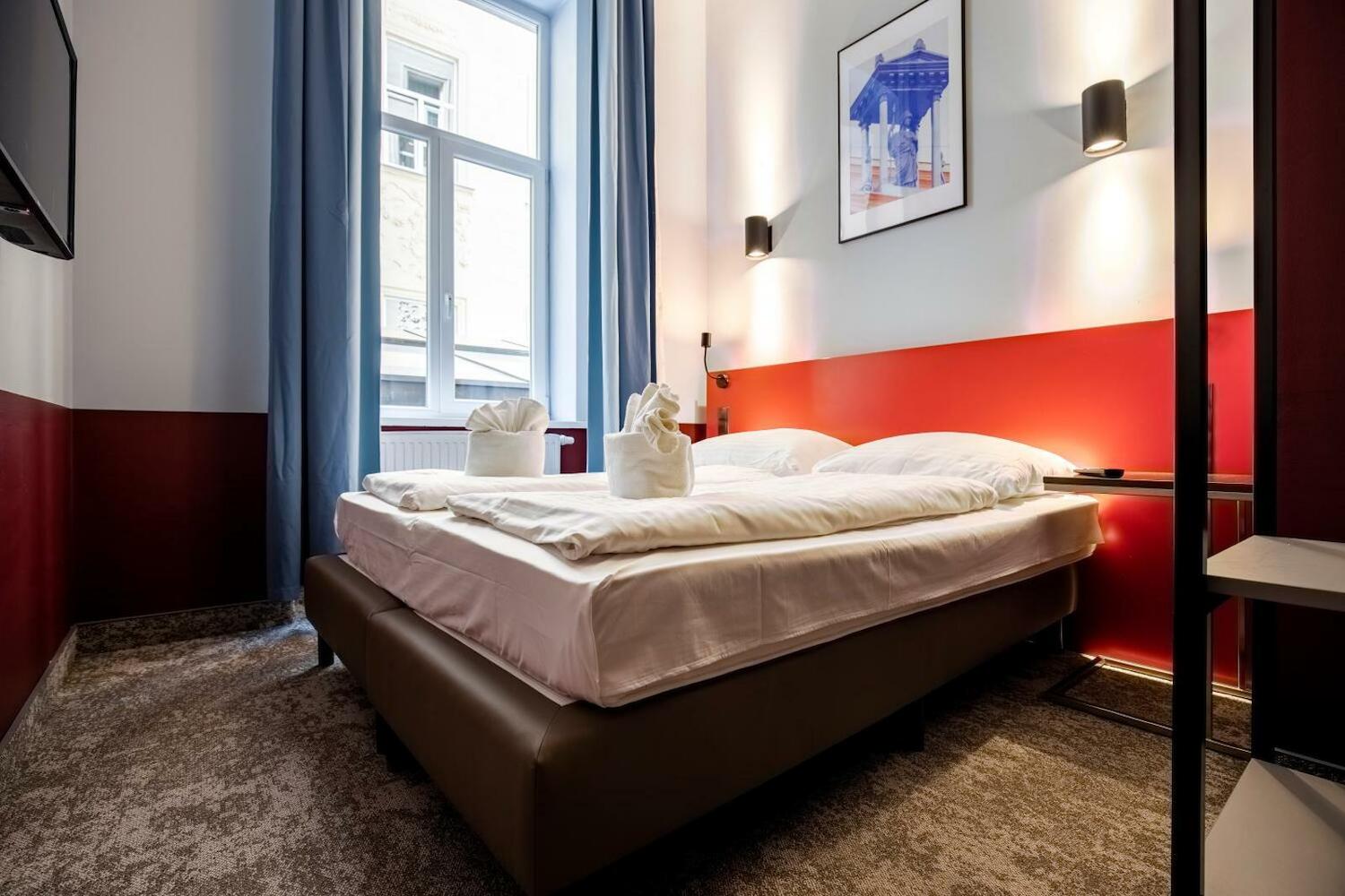 Maverick Athenaeum, Budapest