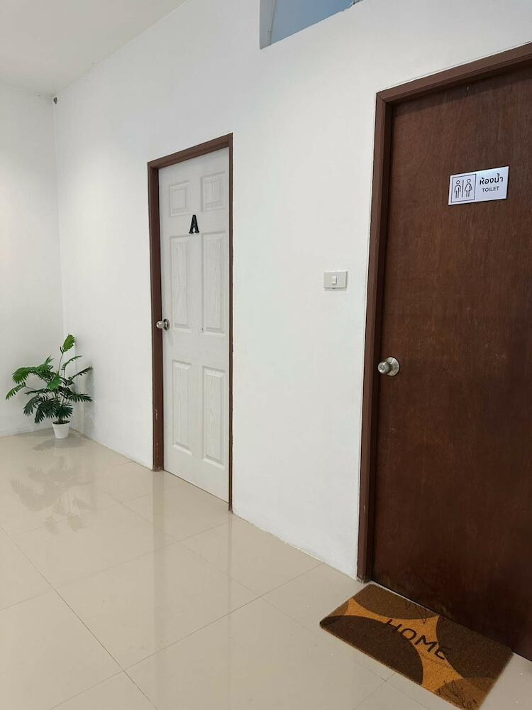 Rest & Relax Hostel, Koh Lanta