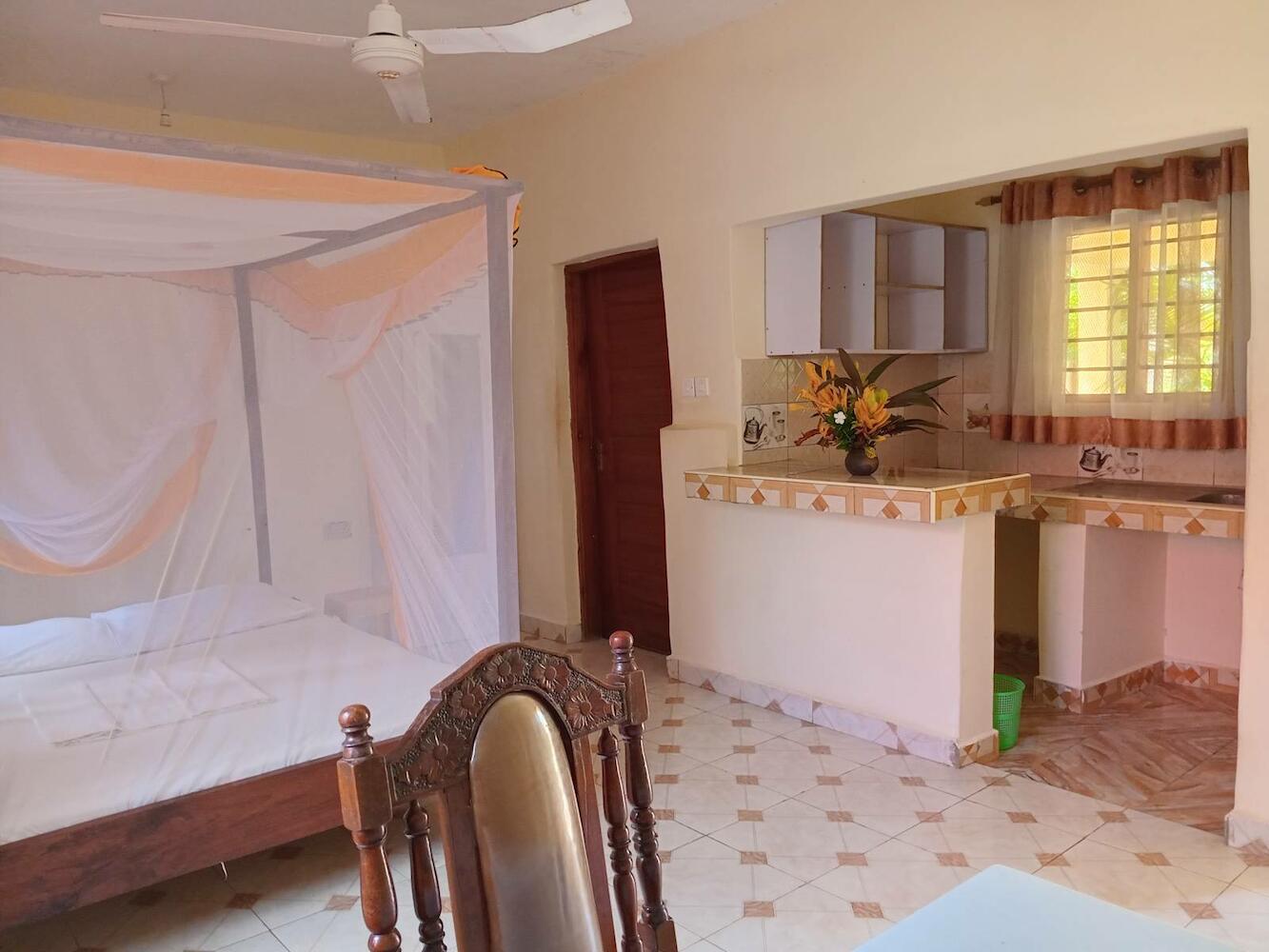 Language Point Cottages, Diani Beach