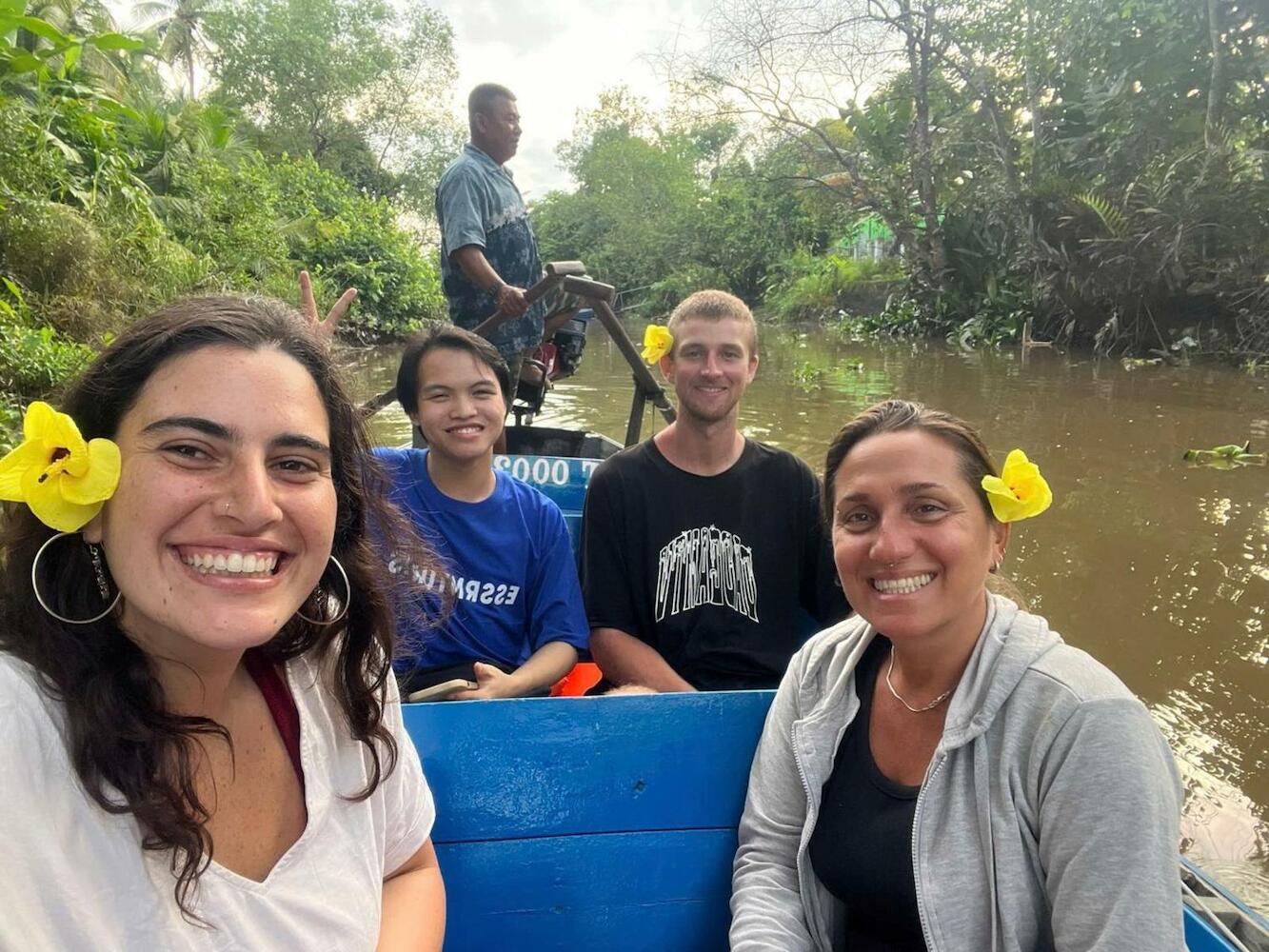 Dorm bed in center with balcony, rooftop & floating market tour since 2025, Can Tho