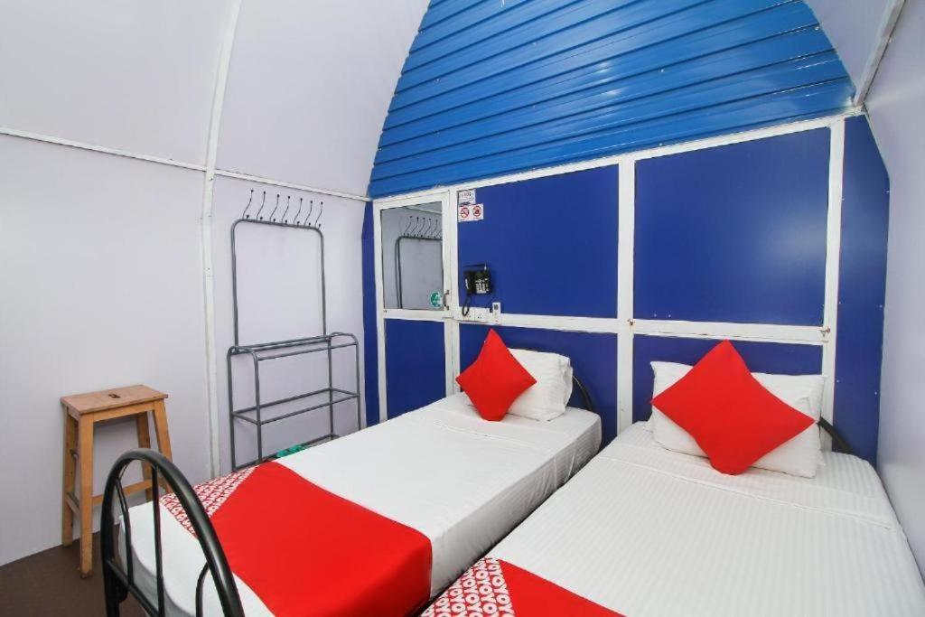 A4 Residence Colombo Airport -by A4 Transit Hub - free pickup & drop Shuttle Ser, Negombo
