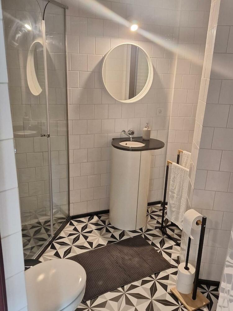 Easy Host, Porto