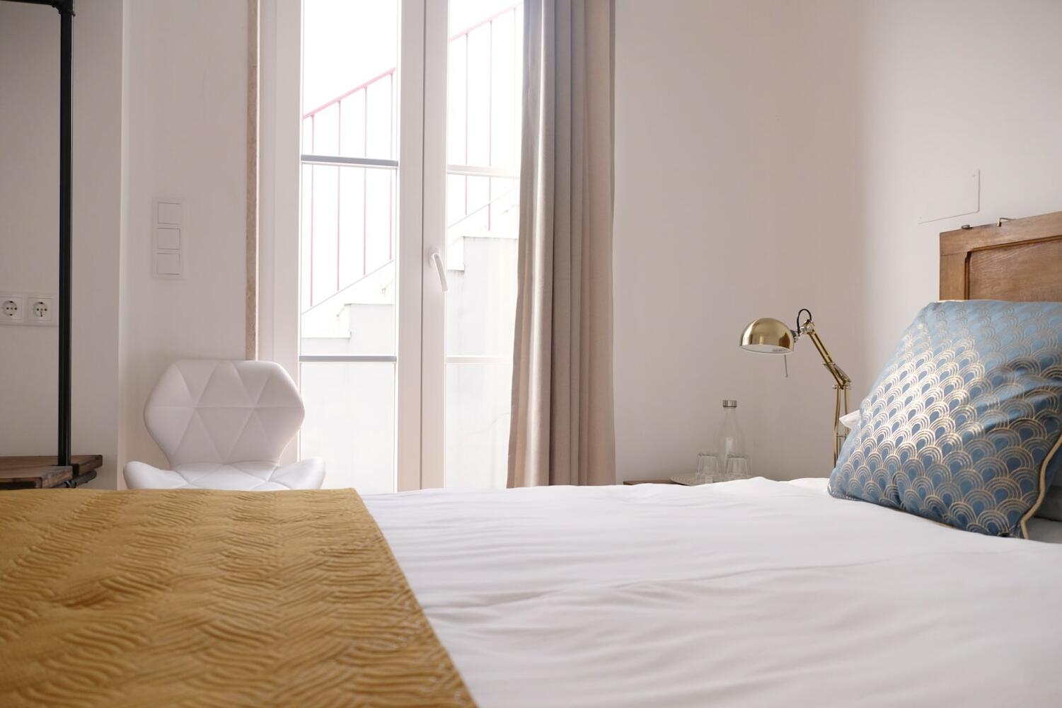 Lisbon Poets Inn, Lisbon