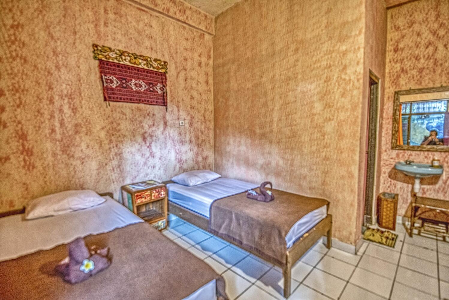 Lovina Central Hostel, Lovina Beach
