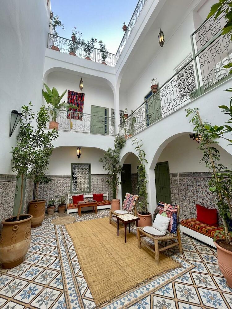 Yu Yu Hostel