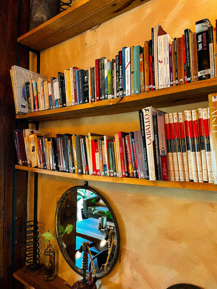 Pura Vida Mae Hostel