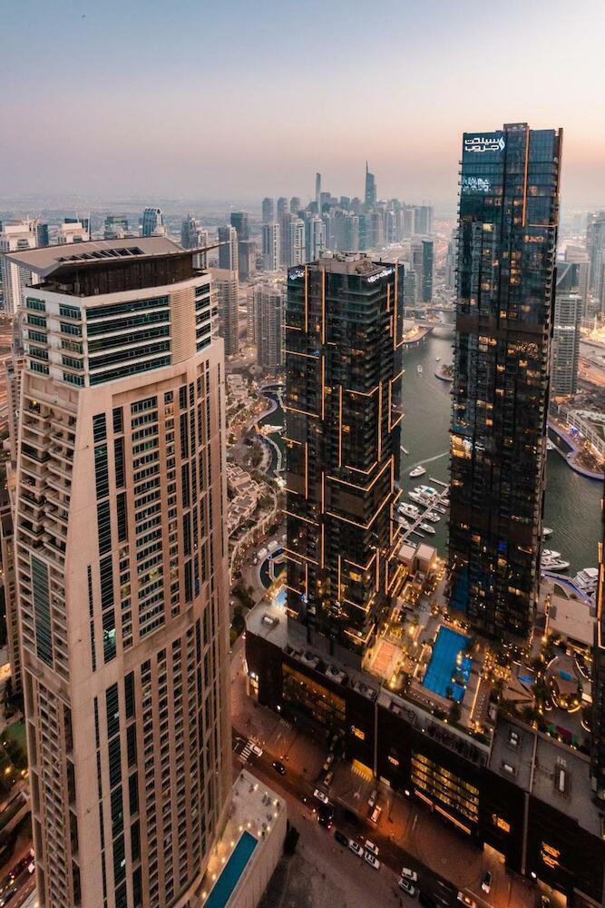 Next'house - Skyview Deluxe Hostel, Dubai