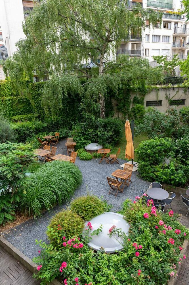 Adveniat Paris, Paris