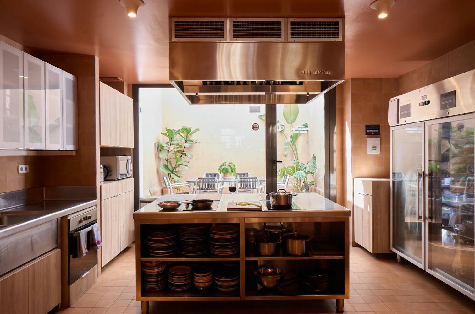 Latroupe Poblenou Beach, Barcelona