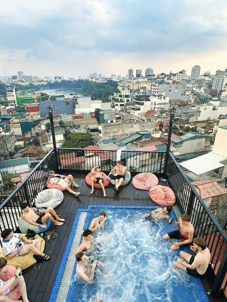 Lakeview Backpackers Hostel & Rooftop Bar, Hanoi