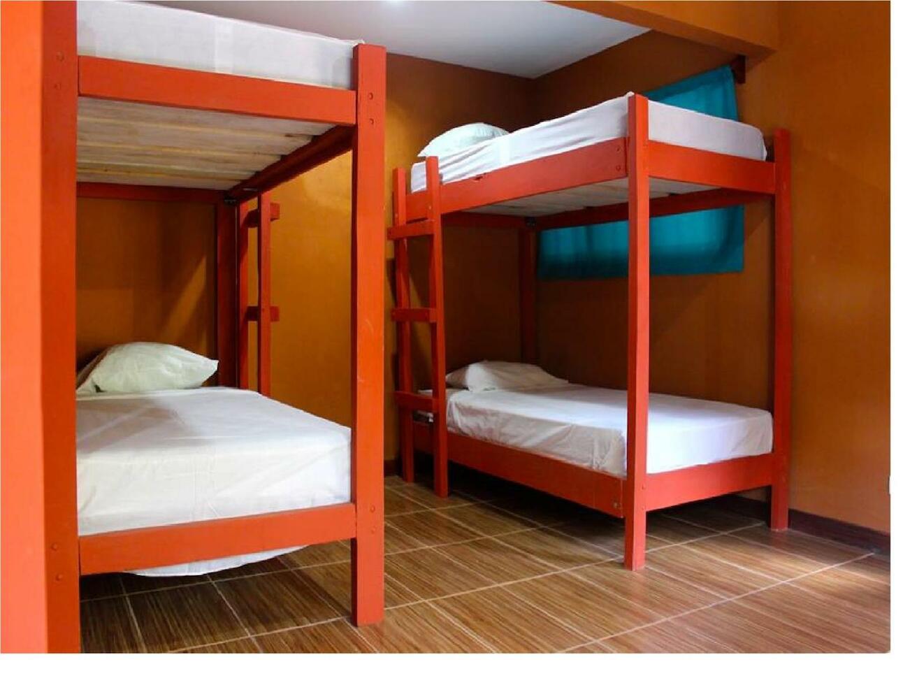 Coral Reef Surf Hostel & Camp, Tamarindo
