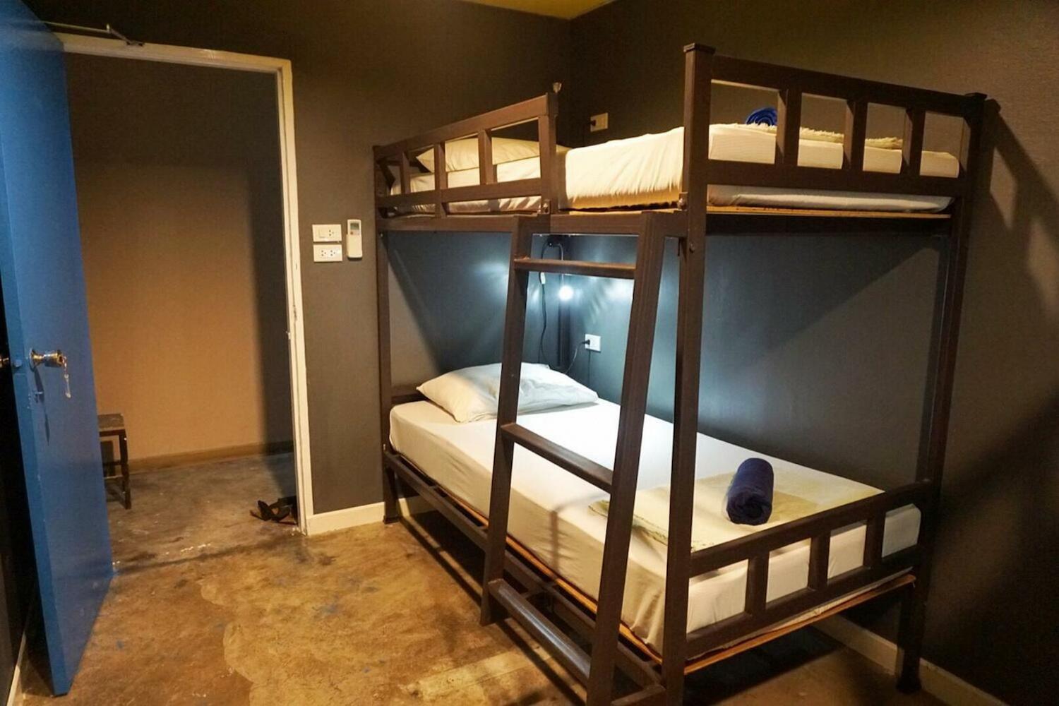 B&B House & Hostel