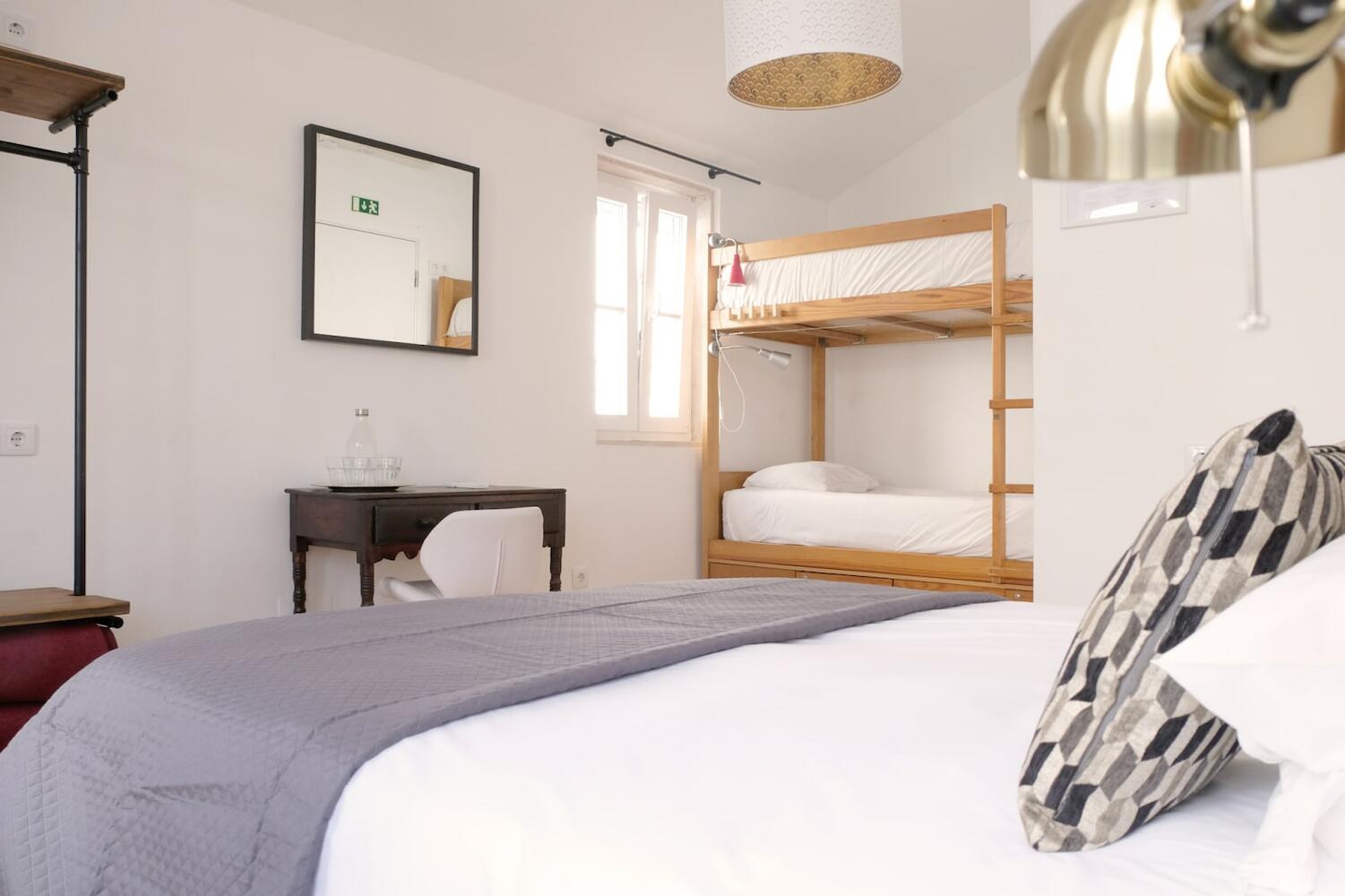 Lisbon Poets Inn, Lisbon