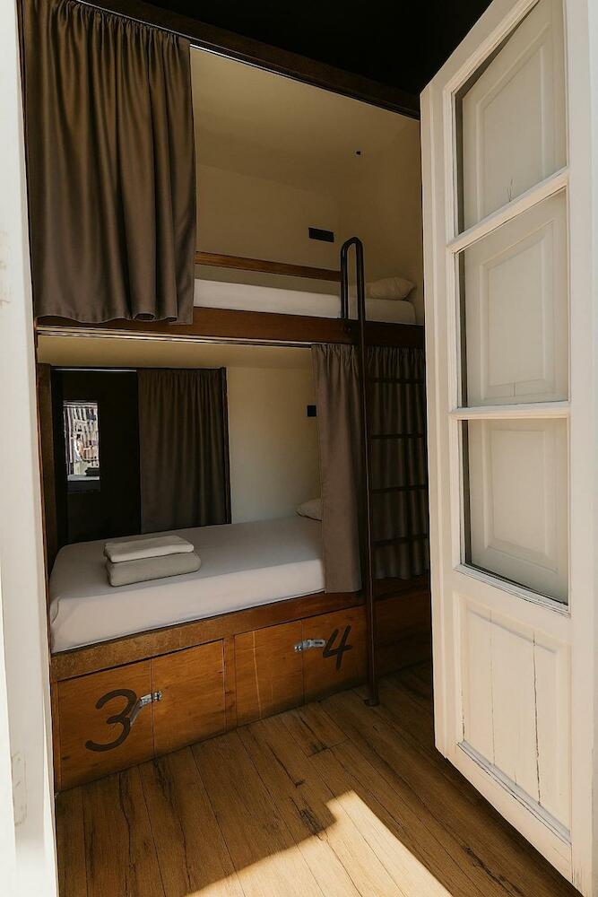 Black Swan Hostel Sevilla, Seville