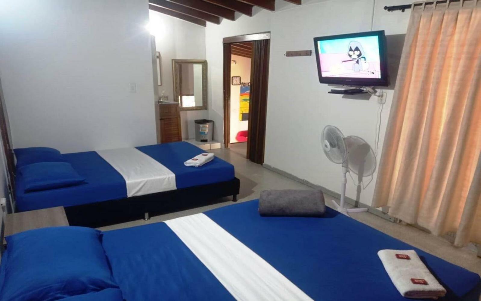 Yellow House Hostel, Medellin