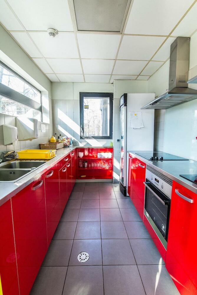 Auberge De Jeunesse Barbey - Youth Hostel