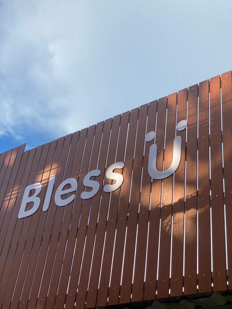 Bless You Hostel, Pai