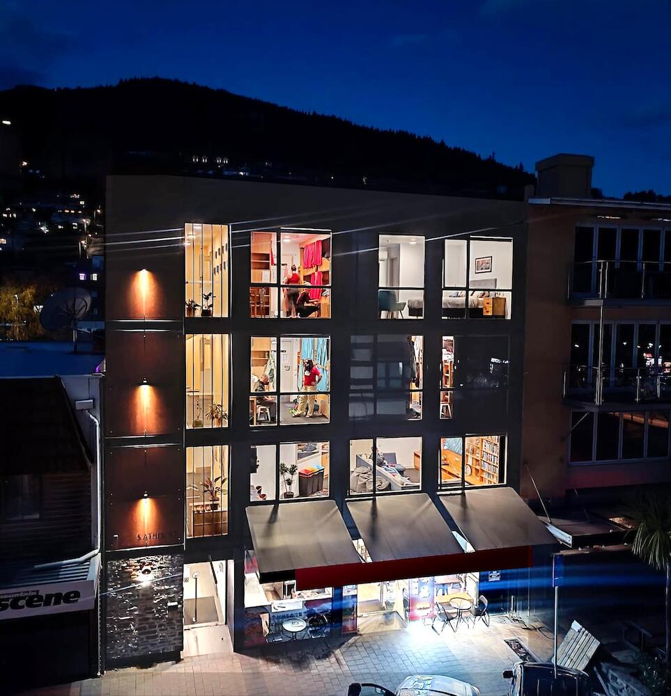 Adventure Q2 Hostel in Queenstown Prices 2021 (How to compare?)