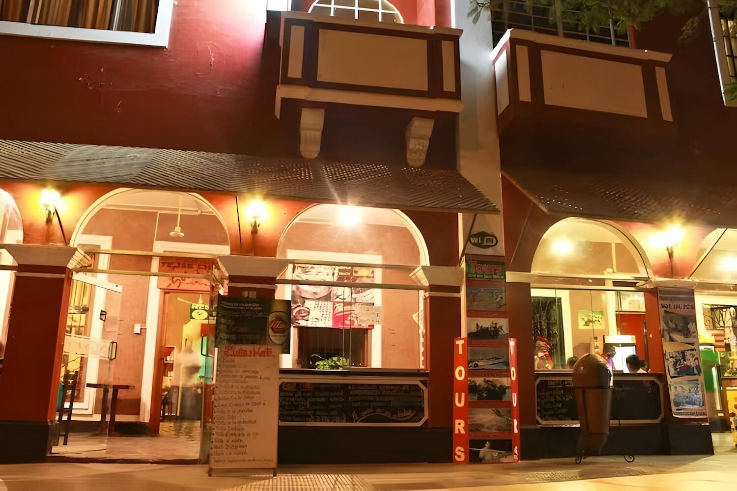Hostal Huacachina Sunset