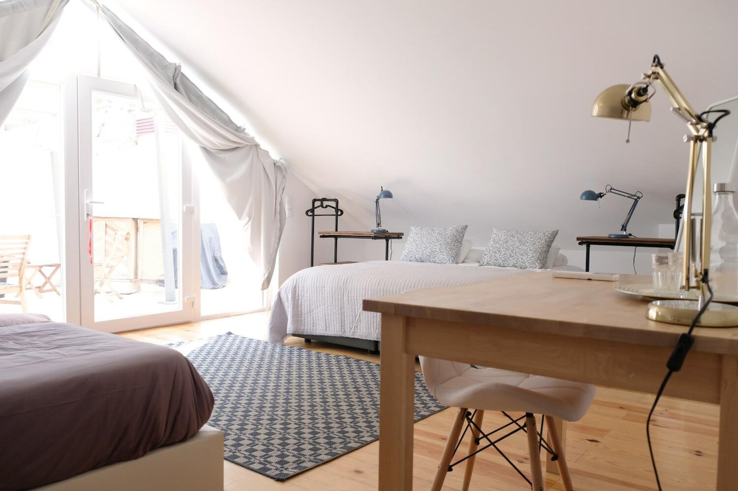 Lisbon Poets Inn, Lisbon