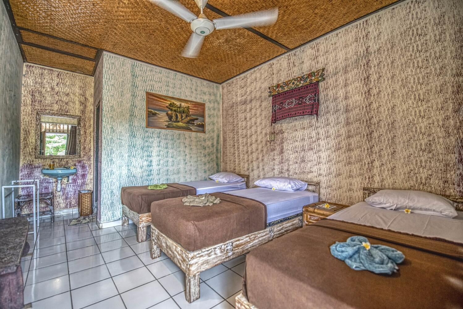 Lovina Central Hostel, Lovina Beach