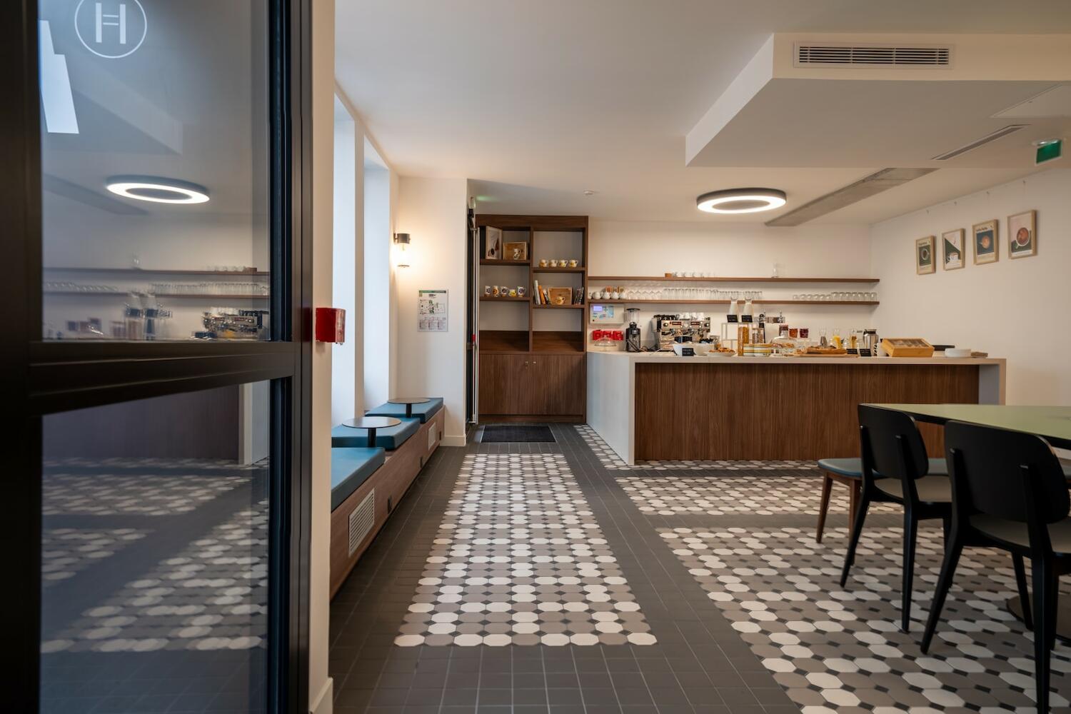 Beau M, Paris