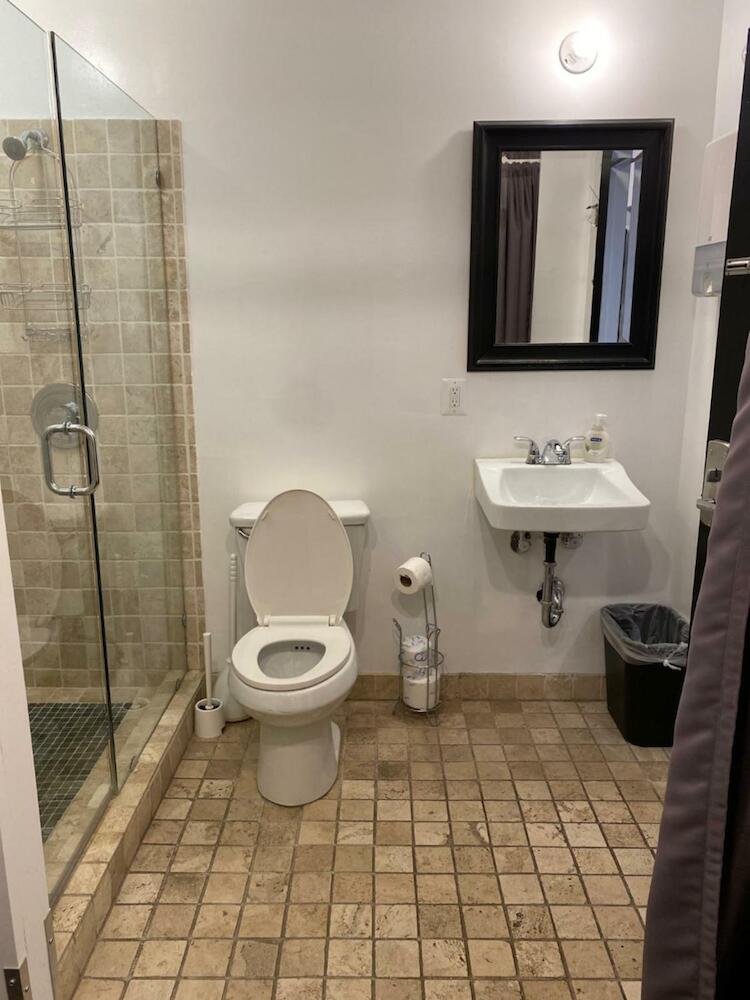 HighRoad Hostel DC
