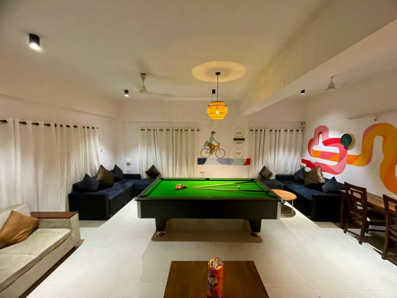 HOSHTEL99 - LUX - Stay, Cowork & Cafe - Luxurious Bungalow