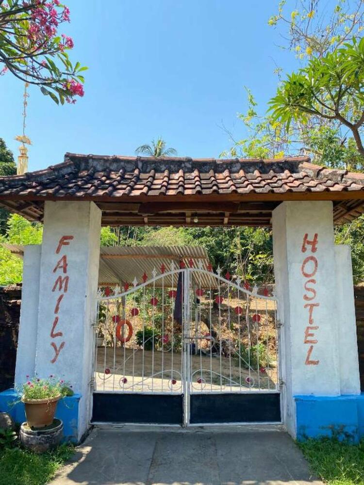 Family Hostel, Lovina Beach