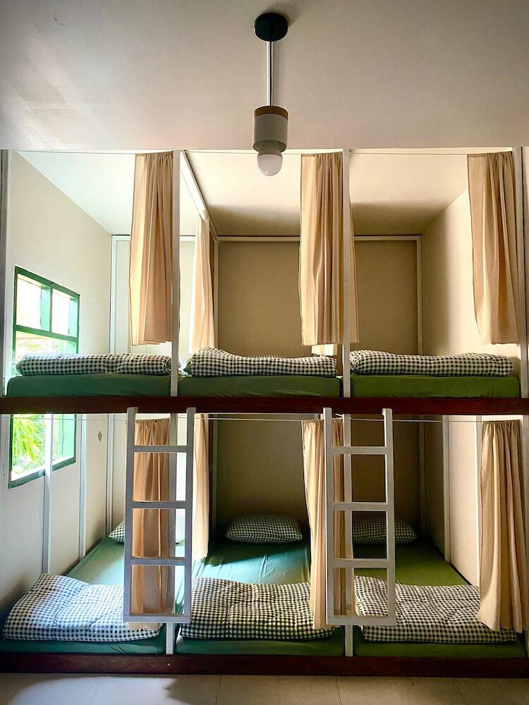 Bless You Hostel, Pai