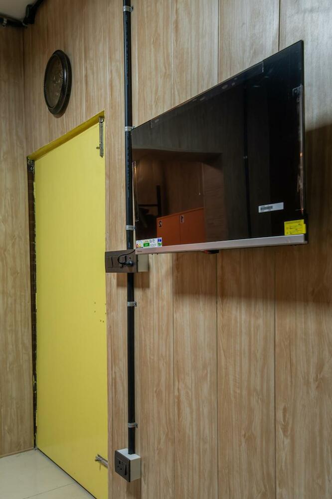 Ghumakkads Hostel Near Igi Airport & Aerocity, New Delhi