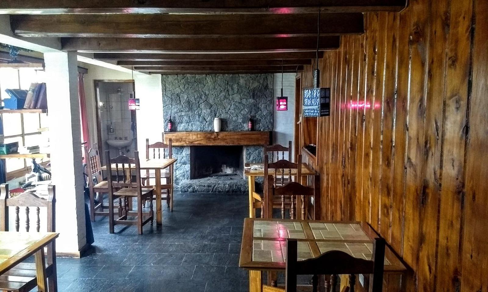Universal Traveller's Lodge Hostel, Bariloche