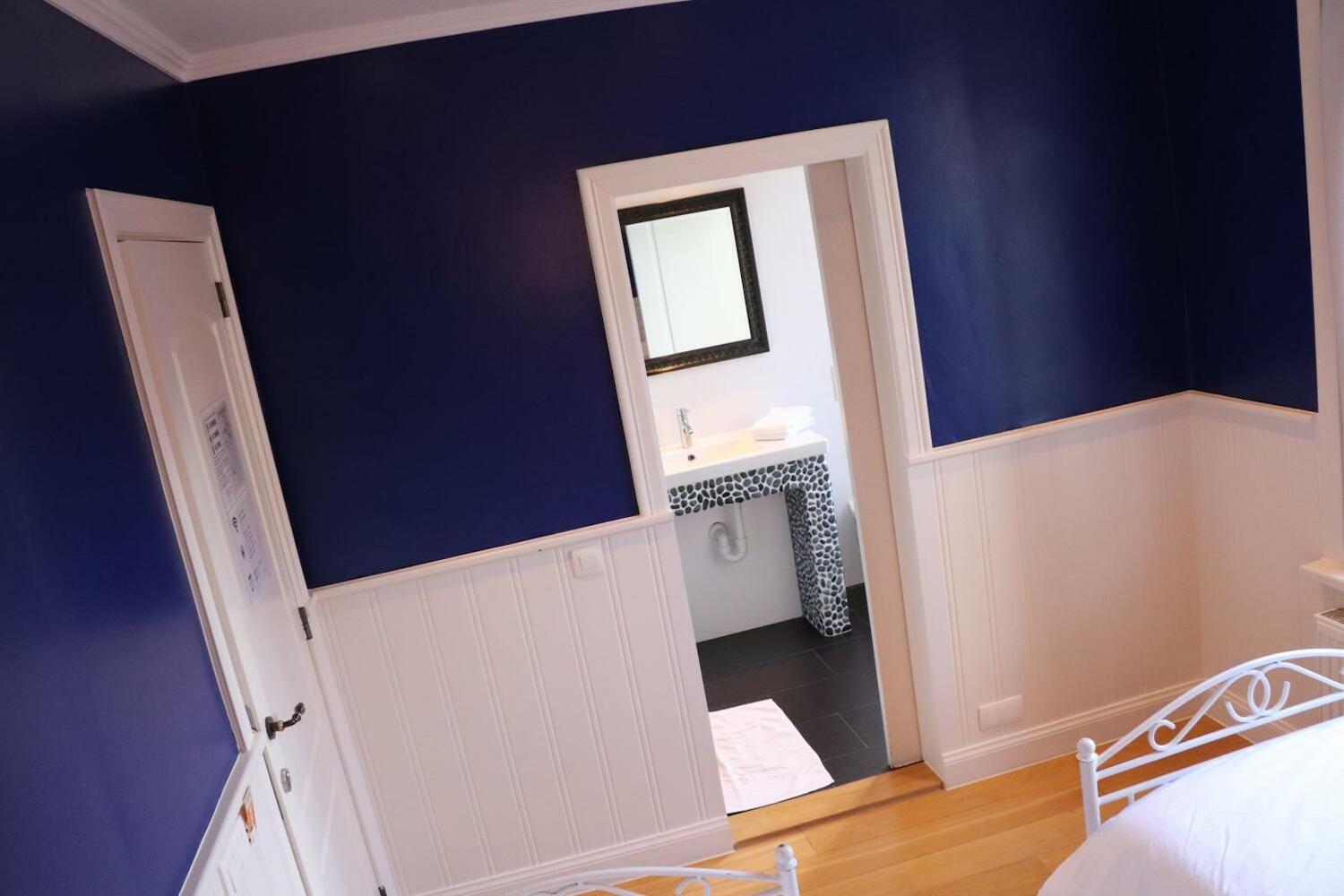 Hostel Lybeer Private Rooms just for two!, Bruges