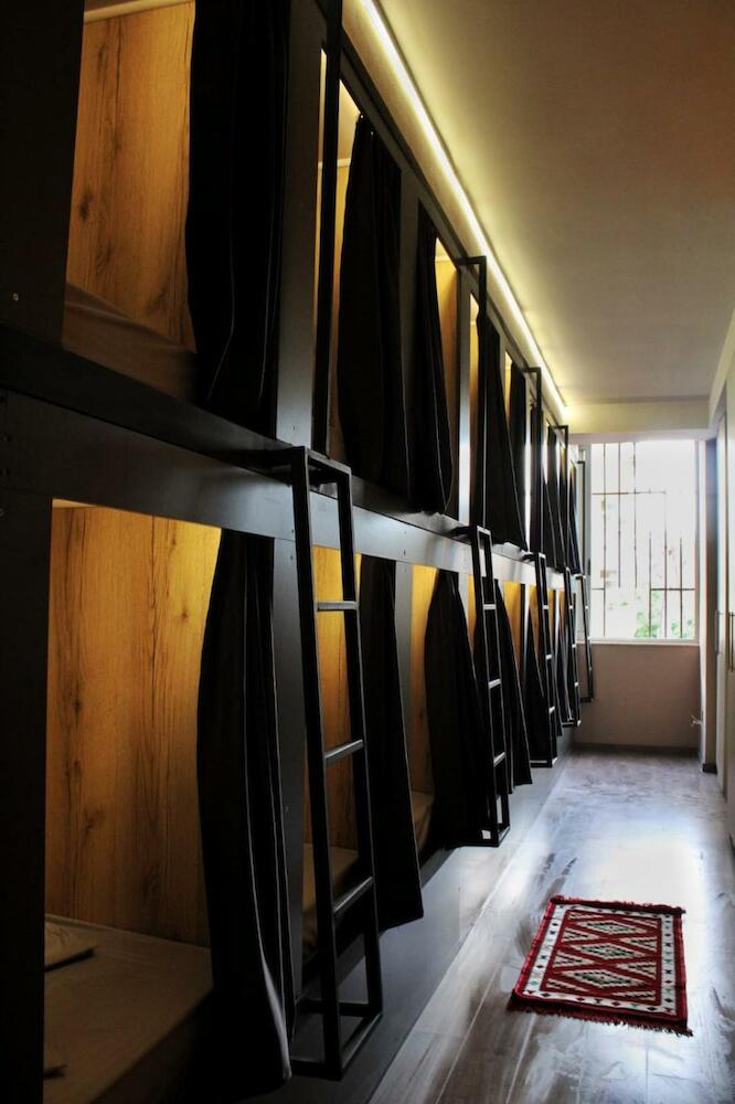 Hostel 90pods, Shkoder