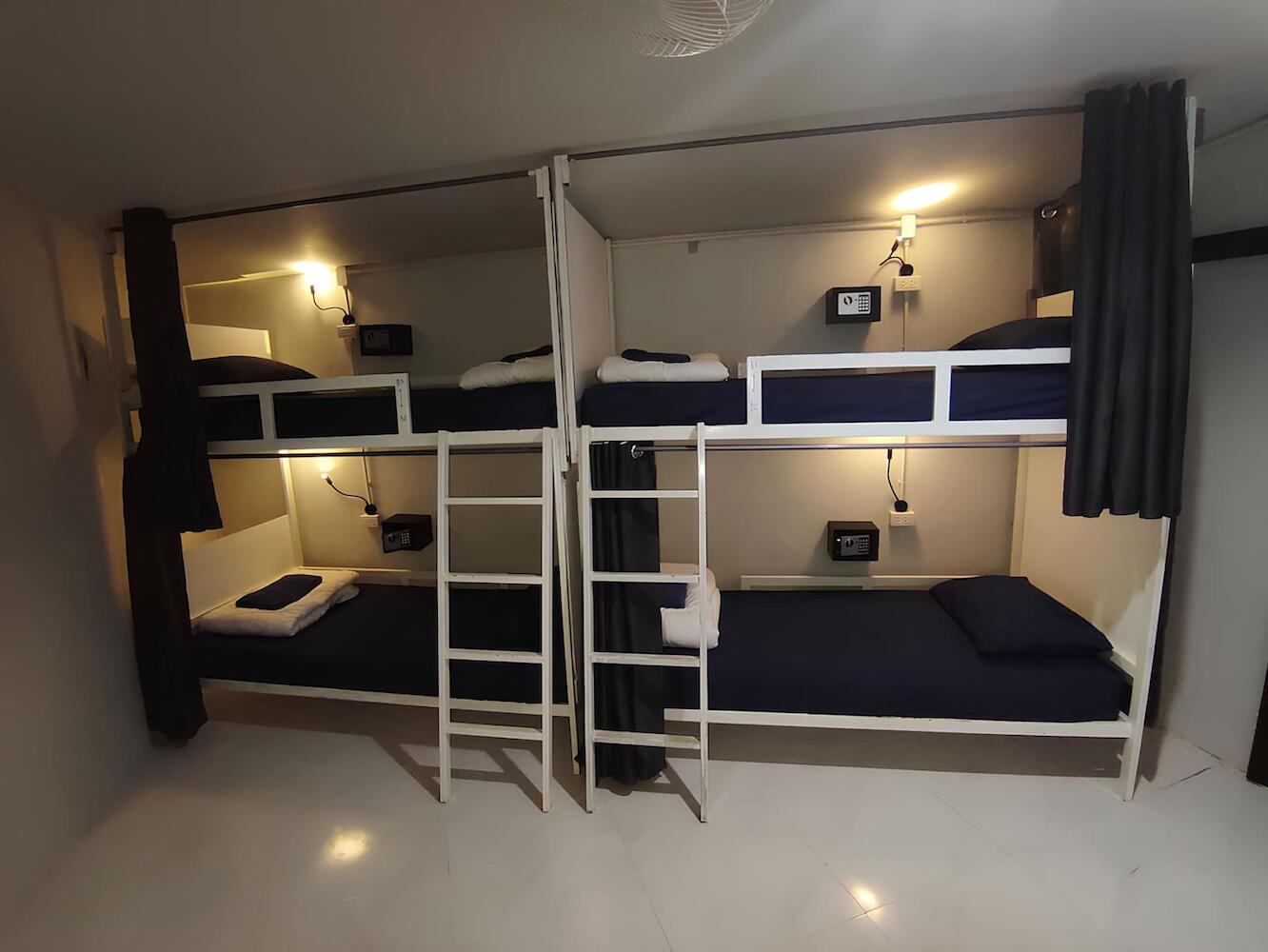 Babyshark Hostel - Loh Dalum Bay, Ko Phi Phi