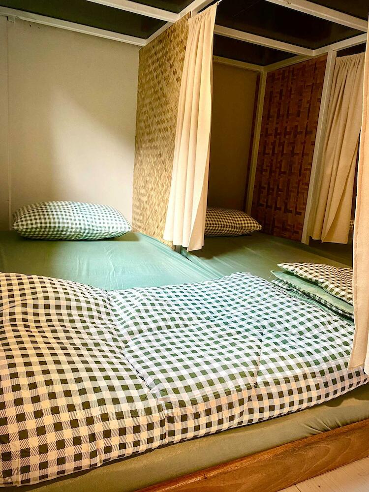 Bless You Hostel, Pai