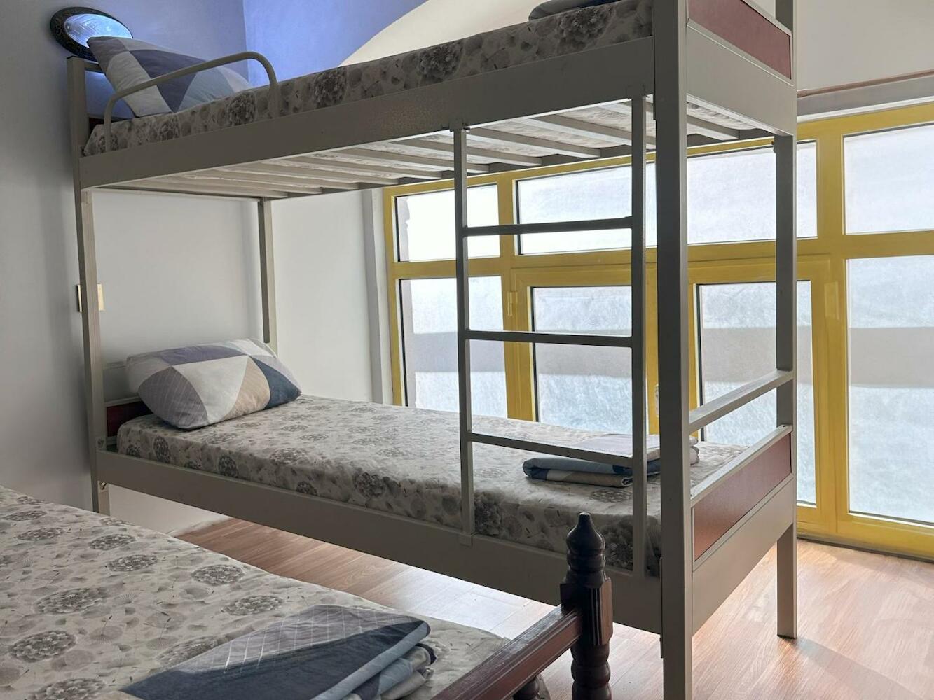 Flora Music & Art Hostel, Baku