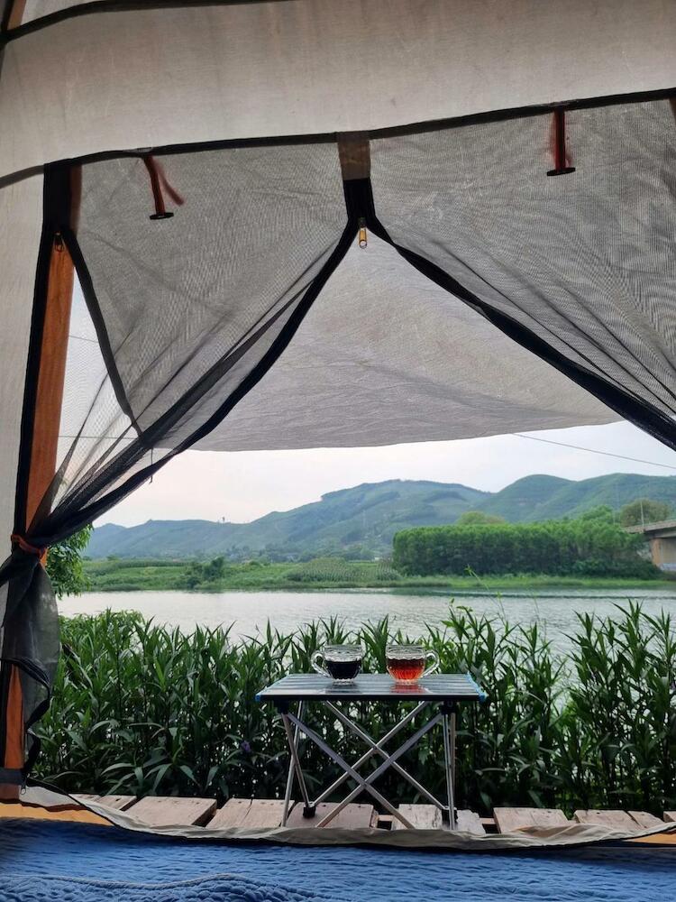 Hahaland, Phong Nha
