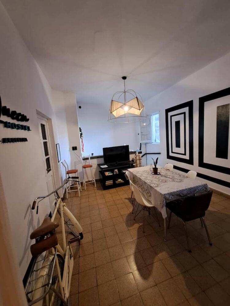 L'queen Hostel 1